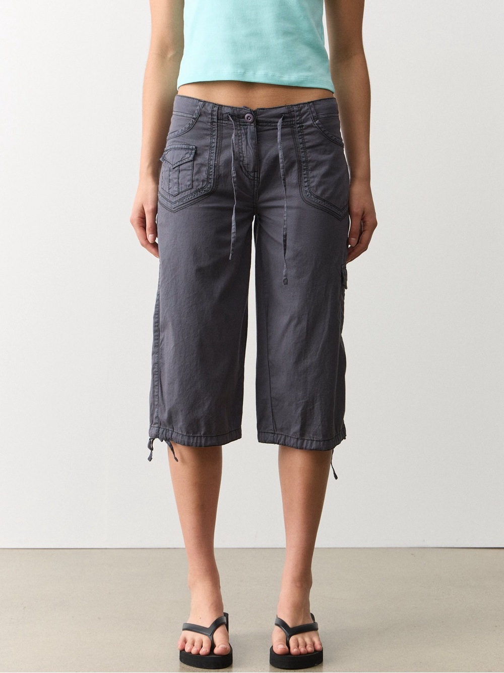 Women’s Charcoal Cargo Capri Shorts - Y2K Cleo Petites SIZE 6